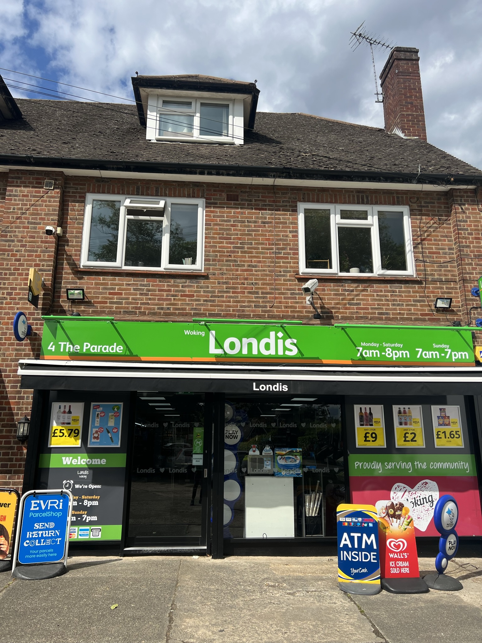 The Londis Woking Wines storefront on The Parade, Blackbridge Road, Woking